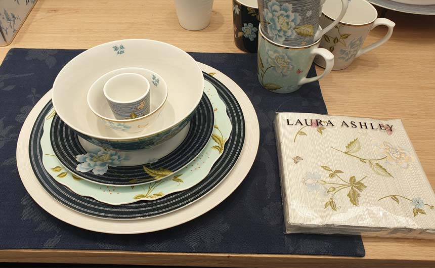 Dutch licensee Wegter Consumerten BV had two Laura Ashley collections.